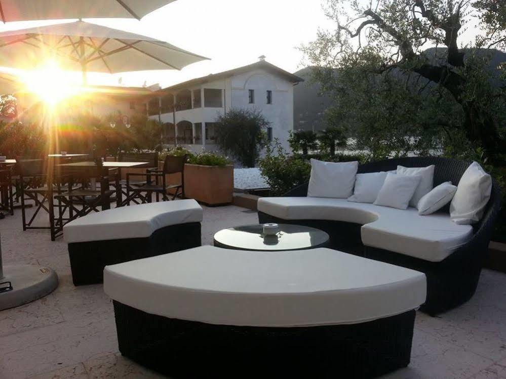 Bella Hotel & Restaurant With Private Dock For Mooring Boats San Felice del Benaco Exterior foto