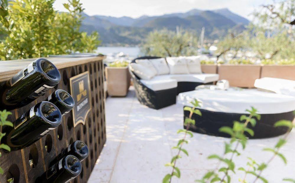 Bella Hotel & Restaurant With Private Dock For Mooring Boats San Felice del Benaco Exterior foto